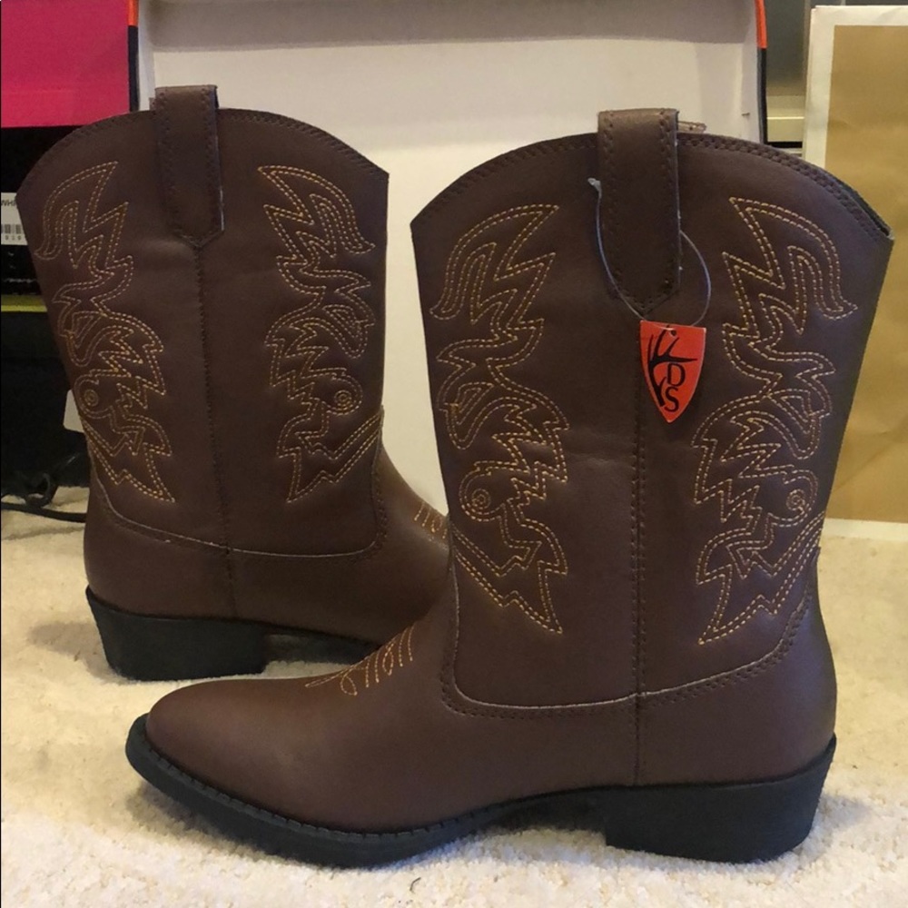 NEVER WORN. Dark brown cowboy boots